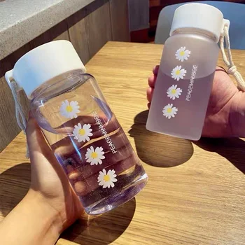 500 мл Малка Маргаритка Прозрачни Пластмасови Бутилки За Вода BPA Безплатно Творческа Матирана Бутилка За Вода С Преносим Въже Пътна Чаена Чаша