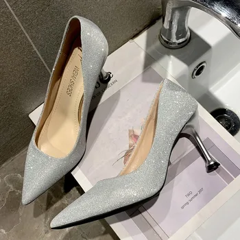 Обувки-лодка в корейски стил на високи токчета; колекция 2020 г.; пролетни нови пикантни фини обувки с остър пръсти за момичета; просто блестящи банкетни дамски обувки за сватба